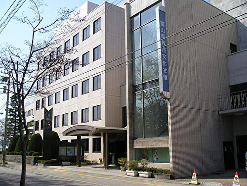 富山県教育文化会館（無料駐車場あり）